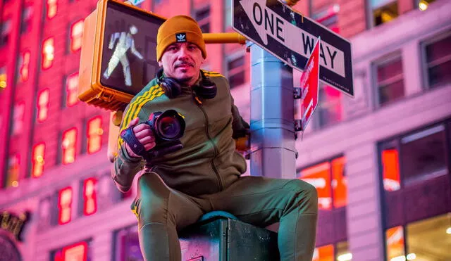 Marco del Río empezó haciendo fotos en Times Square, pero hoy lo buscan para sesiones en lugares icónicos de Nueva York.