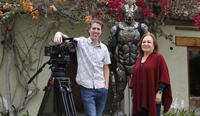 Haydee Cáceres junto a Julio Wissar, director de Crea, productora. Fotografía: Marco Cotrina