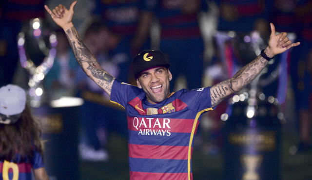 Alves regresa después de cinco años al club español. Foto: AFP
