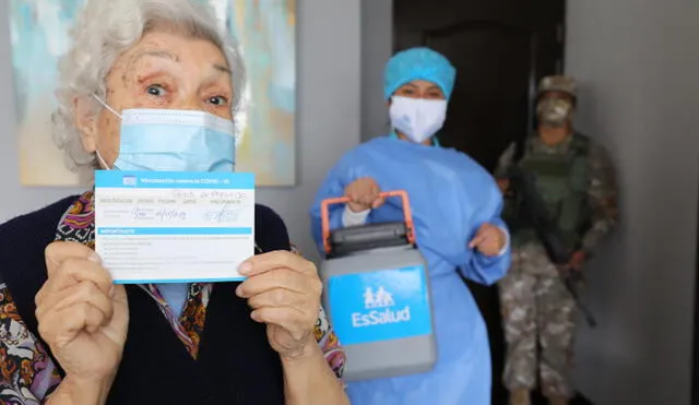EsSalud ha habilitado 40 Vacunamóvil para poner en marcha esta acción a favor de la población más vulnerable. Foto: EsSalud