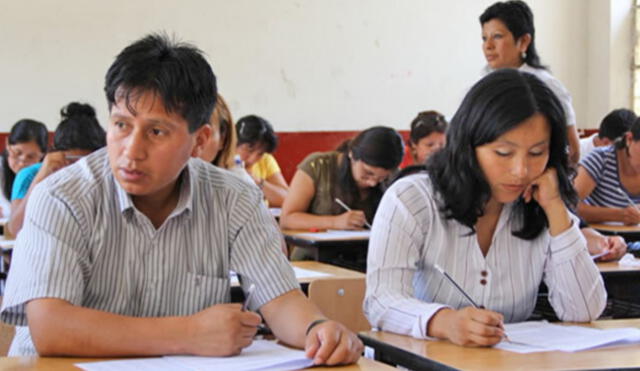7.000 docentes rindieron examen para el cargo de director de UGEL. Foto: Andina