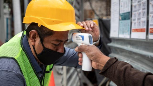 El 95% realizó evaluaciones constantes a los empleados afectados por el COVID-19, ya sea bajo un servicio propio o por terceros. Foto: difusión