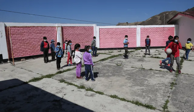El funcionario precisó que las escuelas no tienen condiciones adecuadas para albergas a los escolares. Foto: Dirección Regional de Educación de Cajamarca