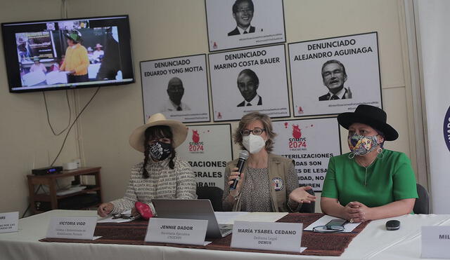 Víctimas de esterilizaciones forzadas exigen que el juez Rafael Martín Martínez Vargas concluya con la lectura de la resolución. Fotos: Gerardo Marín / La República