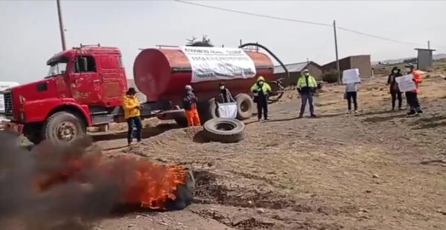 Manifestantes exigen intervención de autoridades para solucionar problemática. Foto: captura video Radio Onda Azul