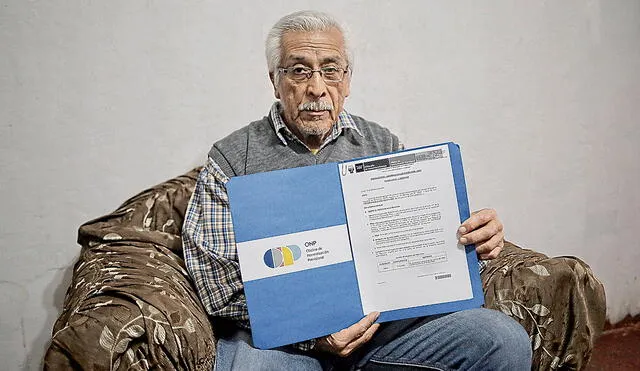 En Espera. Víctor Gálvez (75) es un afiliado ONP que esperó 10 años para recibir una pensión. Foto: Gerardo Marín / La República