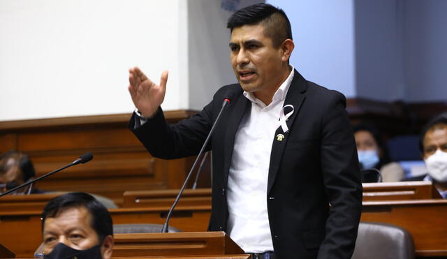 El legislador Alex Flores representa a la región de Ayacucho en el Congreso de la República. Foto: Parlamento / Video: RPP