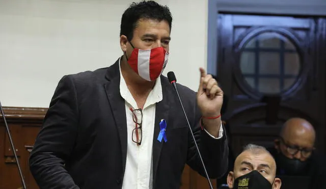 El legislador Edwin Martínez Talavera representa a la región de Arequipa en el Congreso de la República. Foto: Parlamento