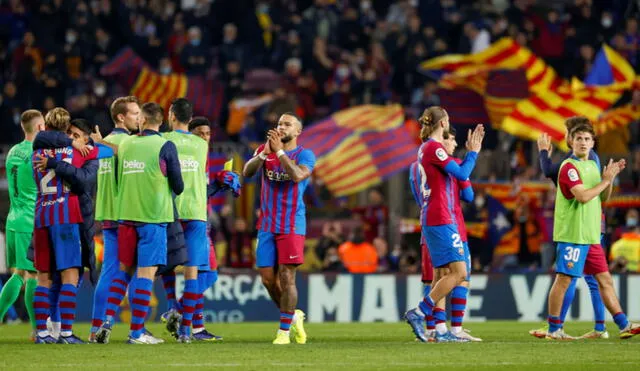 Al finalizar el partido del FC Barcelona vs. Espanyol, la hinchada culé gritó el nombre de Xavi. Foto: EFE/Toni Albir
