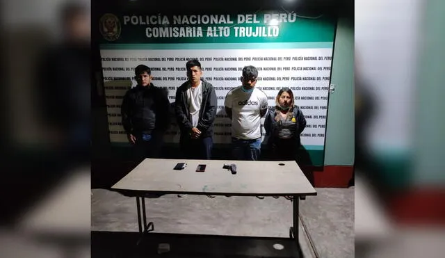 Presuntos miembros de Los Runrunes se desplazaban a bordo de un auto. Foto: PNP