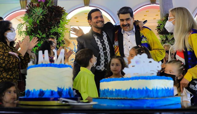 Pablo Montero canta en el cumpleaños de Nicolás Maduro en el Palacio de Miraflores. Foto: Nicolás Maduro/Twitter