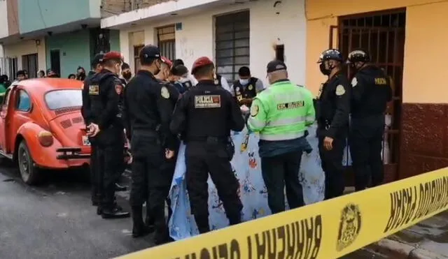 Personal policial llegó al lugar para acordonar la zona. Foto: captura video Sol Tv Perú