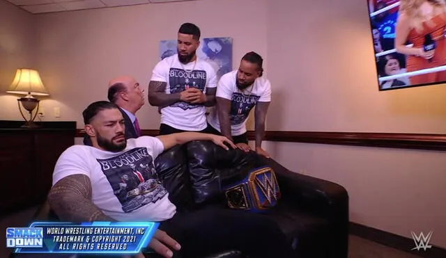 La reacción de Roman Reigns tras conocer el levantamiento de la suspensión de Brock Lesnar. Foto: Twitter WWE