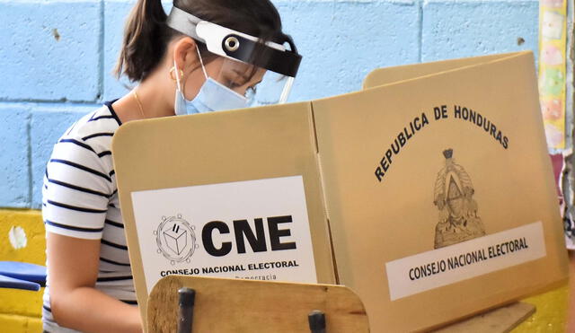 Podrán votar los residentes en el extranjero que cuenten con la nueva tarjeta de identidad. Foto: Efe.