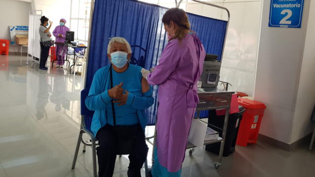 La brecha en primeras inyecciones todavía es alta, con cerca de 200 mil personas en Arequipa por inmunizar. Foto: La República