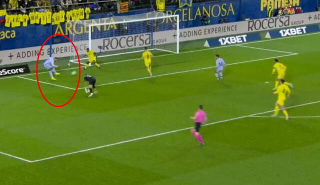 Grave error en la defensa del Villarreal que aprovecha Memphis para anotar el segundo gol del Barcelona. Foto: captura video ESPN
