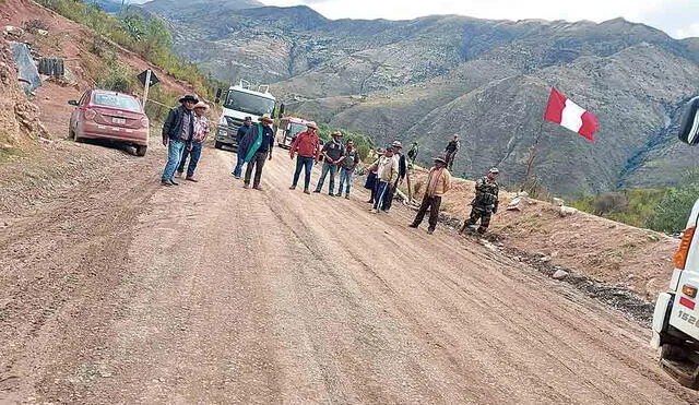 Sin solución. Desde hace diez días corredor está bloqueado.