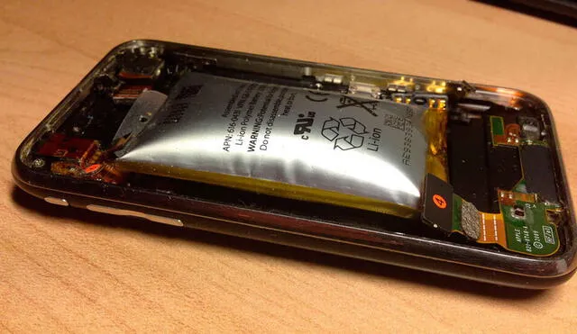No trates de perforar la batería de tu smartphone si notas una hinchazón. Foto: Androide Libre