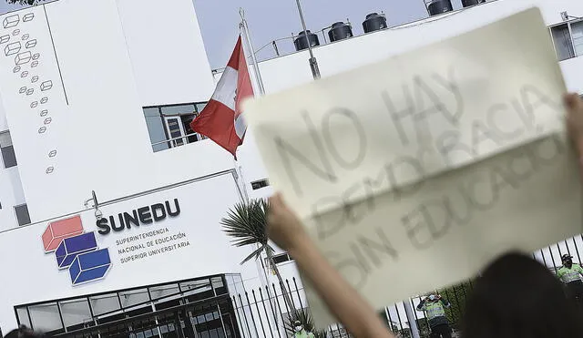Entidad. La Sunedu se mantiene firme y considera que hay intereses en el Congreso por afectar la reforma universitaria. Foto: John Reyes/La República Entidad. La Sunedu se mantiene firme y considera que hay intereses en el Congreso por afectar la reforma universitaria. Foto: John Reyes/La República