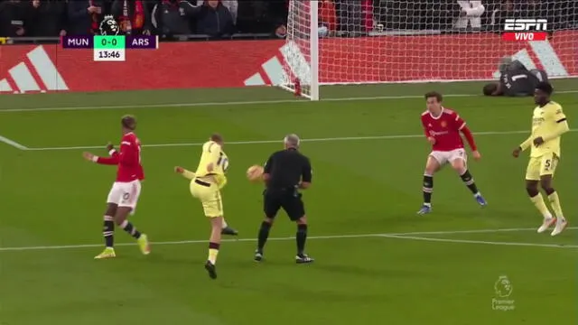Manchester United vs. Arsenal: árbitro convalidó gol de la visita con la ayuda del VAR. Foto: captura de ESPN
