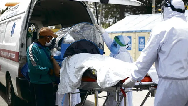 Amenaza. Una agudización de la pandemia provoca el colapso de los servicios de emergencia en los hospitales.