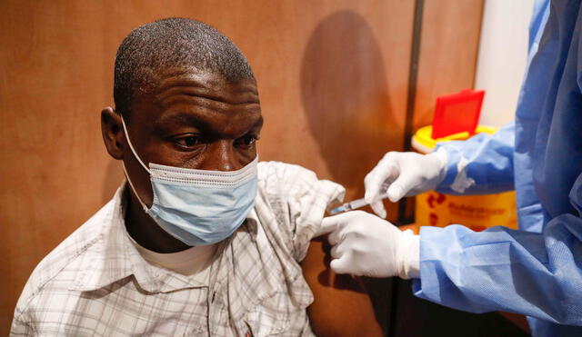 Solo el 11% de la población africana ha recibido al menos una dosis. Hay países como Chad, República Democrática del Congo y Sudán donde no se ha vacunado ni al 2%. Foto: AFP.