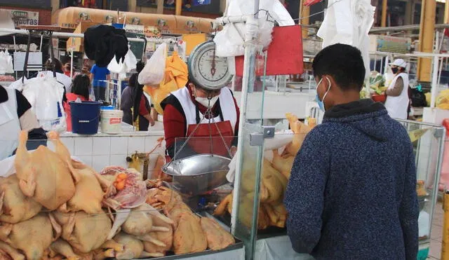 Arequipa. Precios del pollo descendieron esta semana. Foto: Zintia Fernández / La República