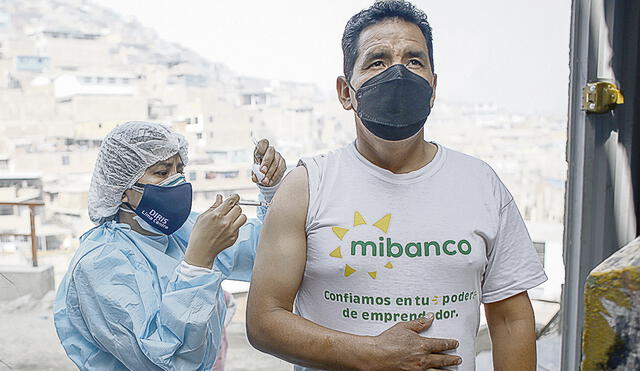 A cuidarse. Deben vacunarse ante variantes del COVID-19. Foto: Antonio Melgarejo/ La República