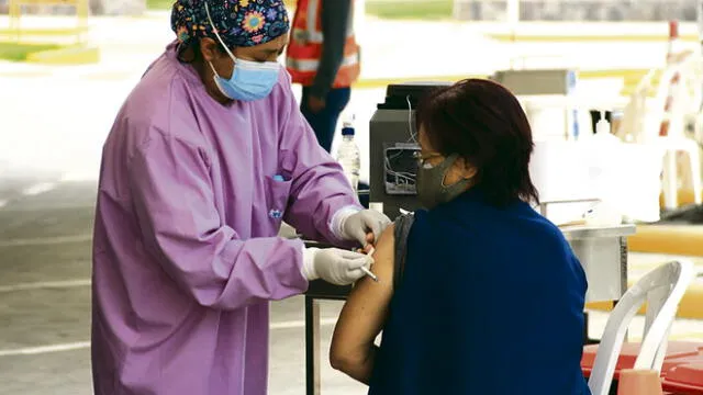 Sigue. Vacunación se realiza a diario en Arequipa y Cusco. Foto: La República