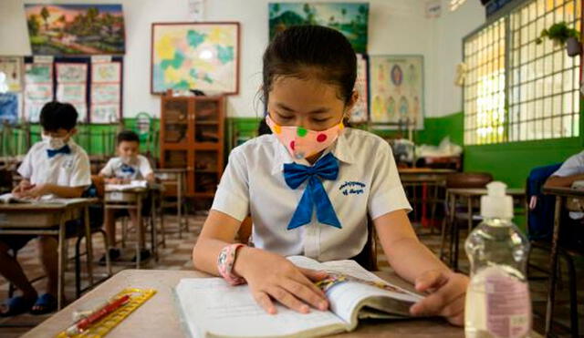 Para evitar cierres de escuelas y la enseñanza a distancia, la sección europea de la OMS aconseja intensificar los test en los colegios y estudia la vacunación de los escolares. Foto: Unicef