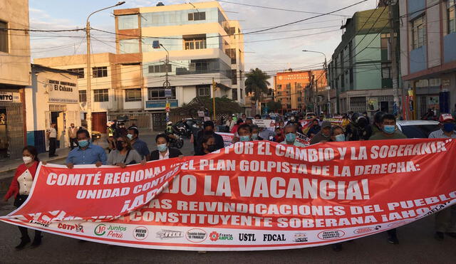 Marcha inició pasadas las 5.00 p. m. Foto: Rosa Quincho/URPI-LR