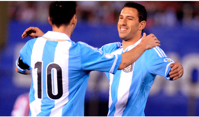 Lionel Messi y 'Maxi' Rodríguez celebrando un gol cuando coincidieron en la selección argentina. Foto: AFP