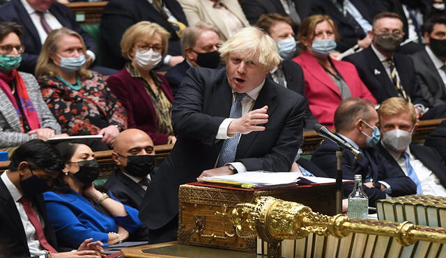 Boris Johnson defendió sus medidas ante el avance de los contagios de COVID-19 en Reino Unido. Foto: EFE