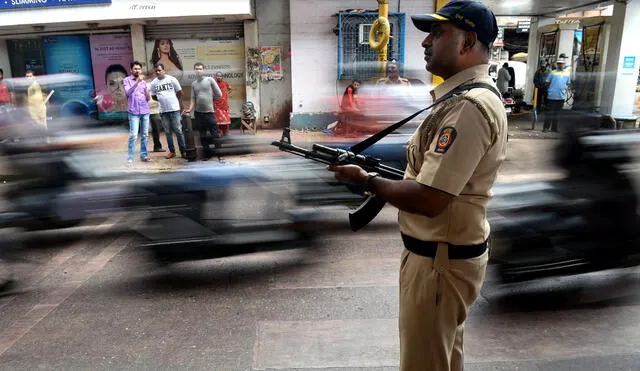 Autoridades en India detallaron que los agresores ingresaron a la casa de la víctima luego de que los invitara a tomar el té, Foto: AFP/referencial