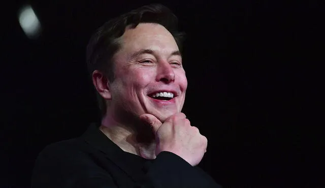 “Estoy pensando en dejar mis trabajos y convertirme en un influencer a tiempo completo”, escribio Elon Musk en Twitter.