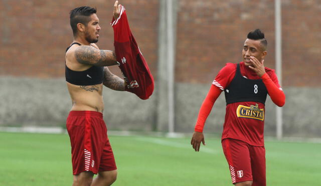 Juan Manuel Vargas y Christian Cueva jugaron juntos en la selección peruana. Foto: Líbero