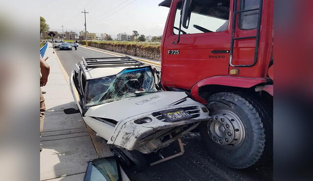 Chofer fue auxiliado y trasladado a una clínica. Foto: Municipalidad de Cayma