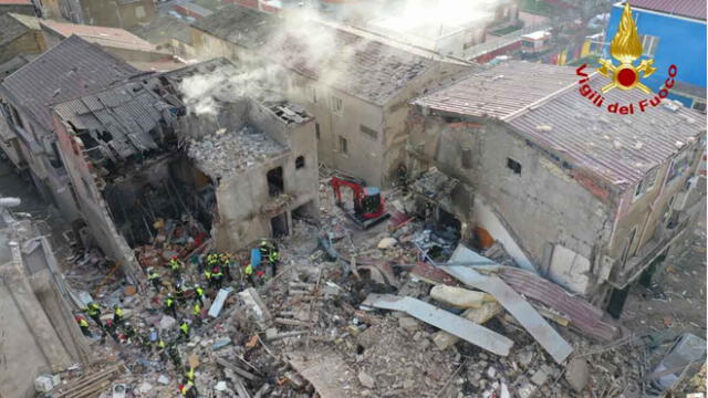 Vista aérea del derrumbe del edificio producido por la explosión en Ravanusa, Sicilia. Foto: EFE