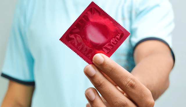 La prevención con el uso de los condones u otros métodos anticonceptivos es una de las herramientas más importantes para evitar las ITS. Foto: AFP