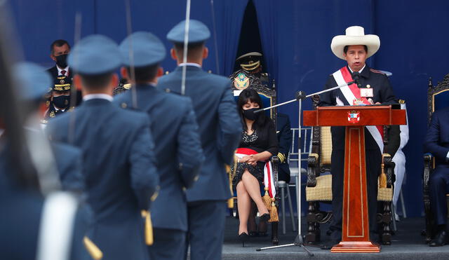 Pedro Castillo presidió la ceremonia de graduación de la Escuela de Oficiales de la FAP. Foto: Presidencia / Video: TV Perú