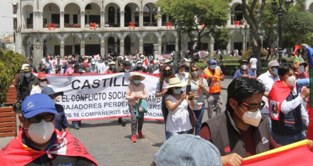 Trabajadores protagonizaron, este lunes, una protesta por las calles de Arequipa. Foto: Roxana Fernández/La República