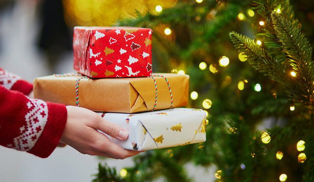 Descarta el papel de regalo clásico para envolver tus regalos en esta Navidad. Foto: serpadres.es