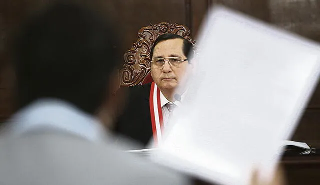 En apuros. El juez Núñez Julca quiso aclarar su situación, pero lo grabaron y complica su permanencia en la Corte Suprema. Foto: La República