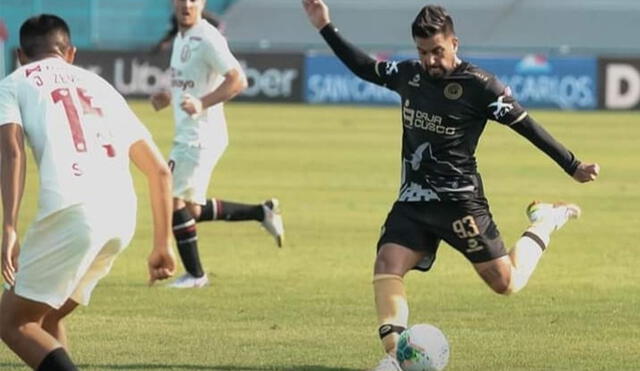 El volante Víctor "Vickhan" Cedrón se quedará una temporada más al renovar contrato con Cusco FC. Foto: FPF