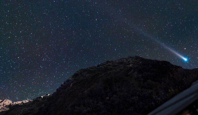 El cometa Leonard captado la semana pasada en un cielo oscuro, alejado de la ciudad, en Montsec, España. Foto: Alex Roig / Twitter