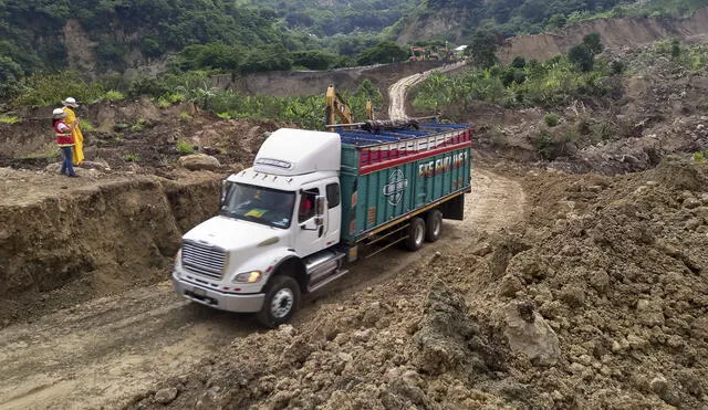 Algunas combis y camiones pudieron ser rescatados. Foto: Iirsa Norte.