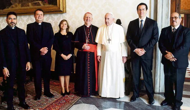 Encuentro. Garatea, rector de la PUCP, y el papa en octubre. Foto: difusión