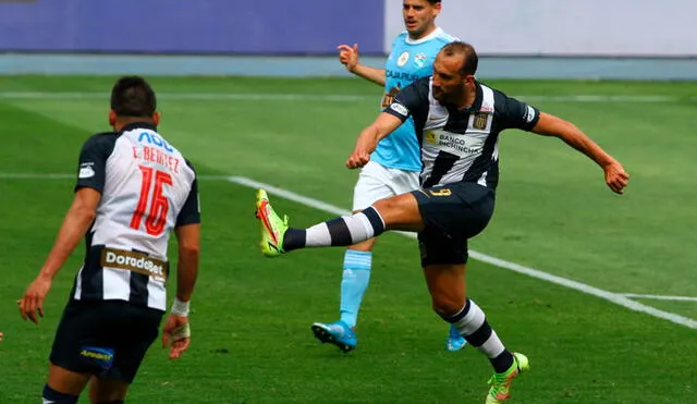 Hernán Barcos aún no renueva con Alianza Lima. Las negociaciones siguen y pronto se conocerán noticias. Foto: La República