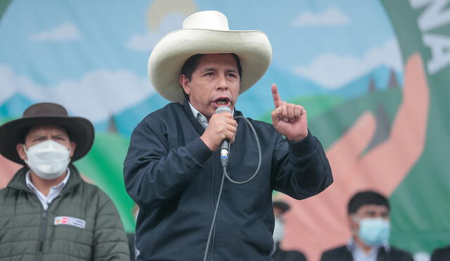 Pedro Castillo entregó 11 tractores destinados a las organizaciones agrarias de la comunidad campesina de Michiquillay en Cajamarca. Foto: Presidencia