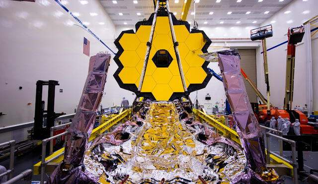 El espejo primario del telescopio James Webb es tan grande que no cabe dentro de un cohete si no es plegado. Foto: Northrop Grumman / NASA